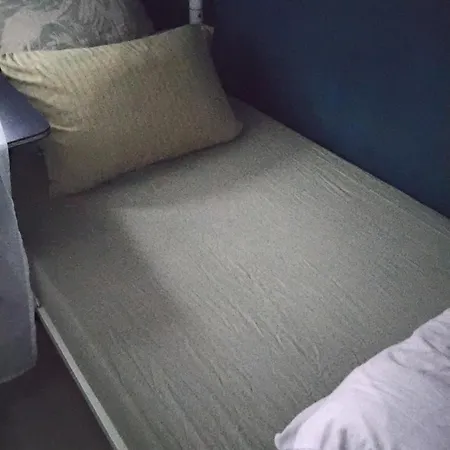 Small Single Bobigny